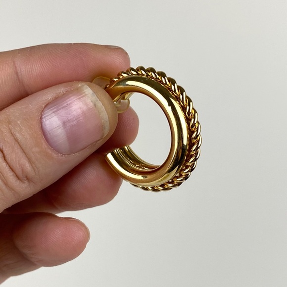 Vintage Jewelry - Vintage Hoop Goldtone Earrings